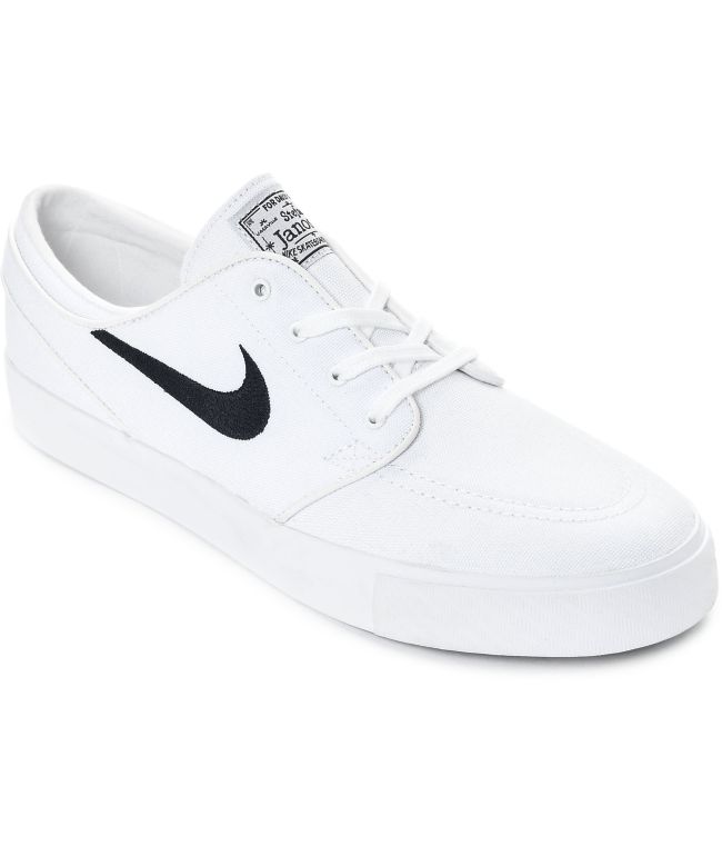 white nike skate shoes